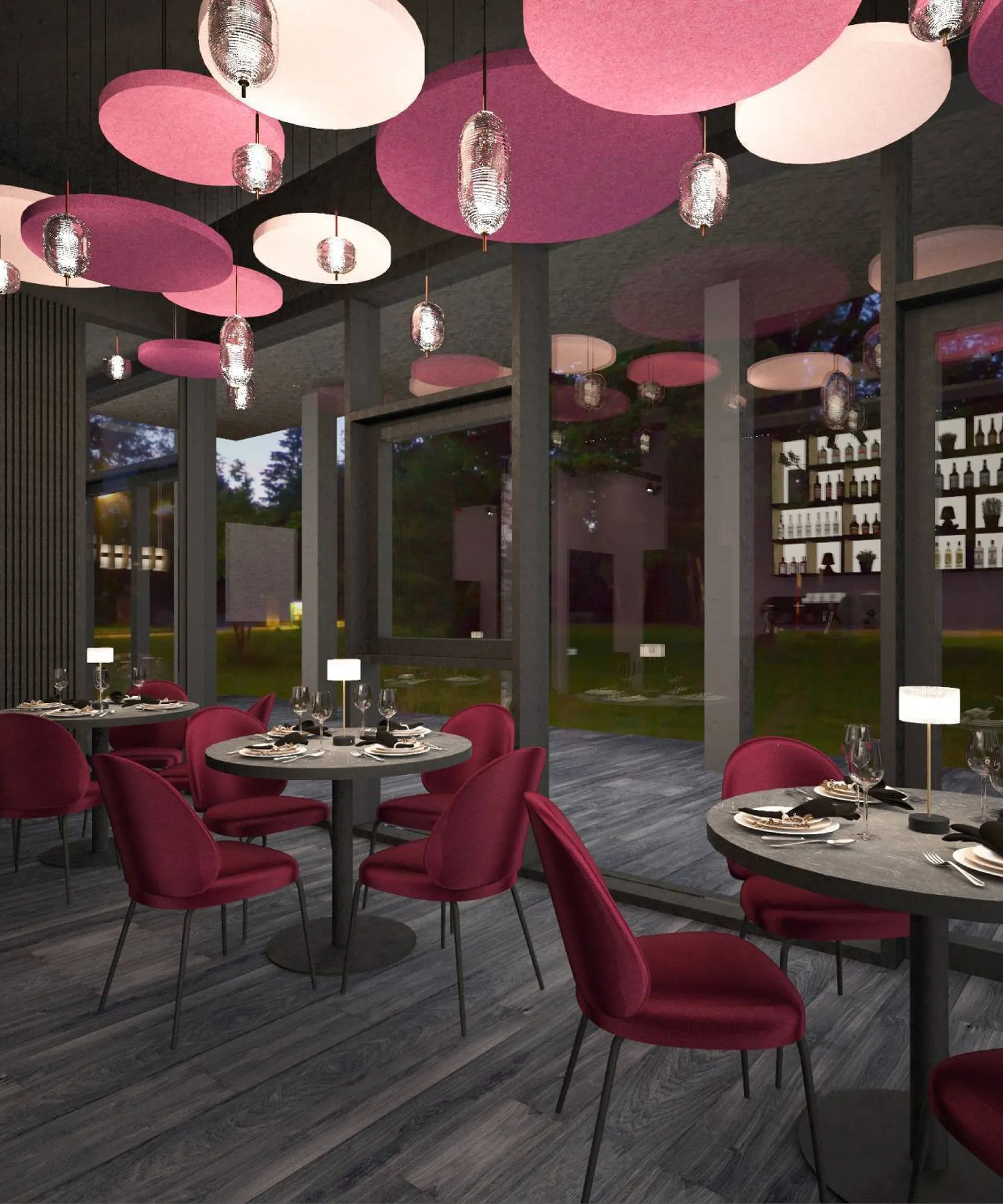 Ristorante moderno con tavoli rotondi, sedie rosa scuro, soffitto con cerchi rosa e lampade pendenti; grandi vetrate e scaffale di bottiglie.