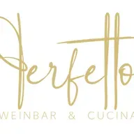 Logo dorato: la scritta stilizzata "Perfetto" in corsivo al centro e "WEINBAR & CUCINA" in caratteri sottili sotto, su sfondo chiaro.