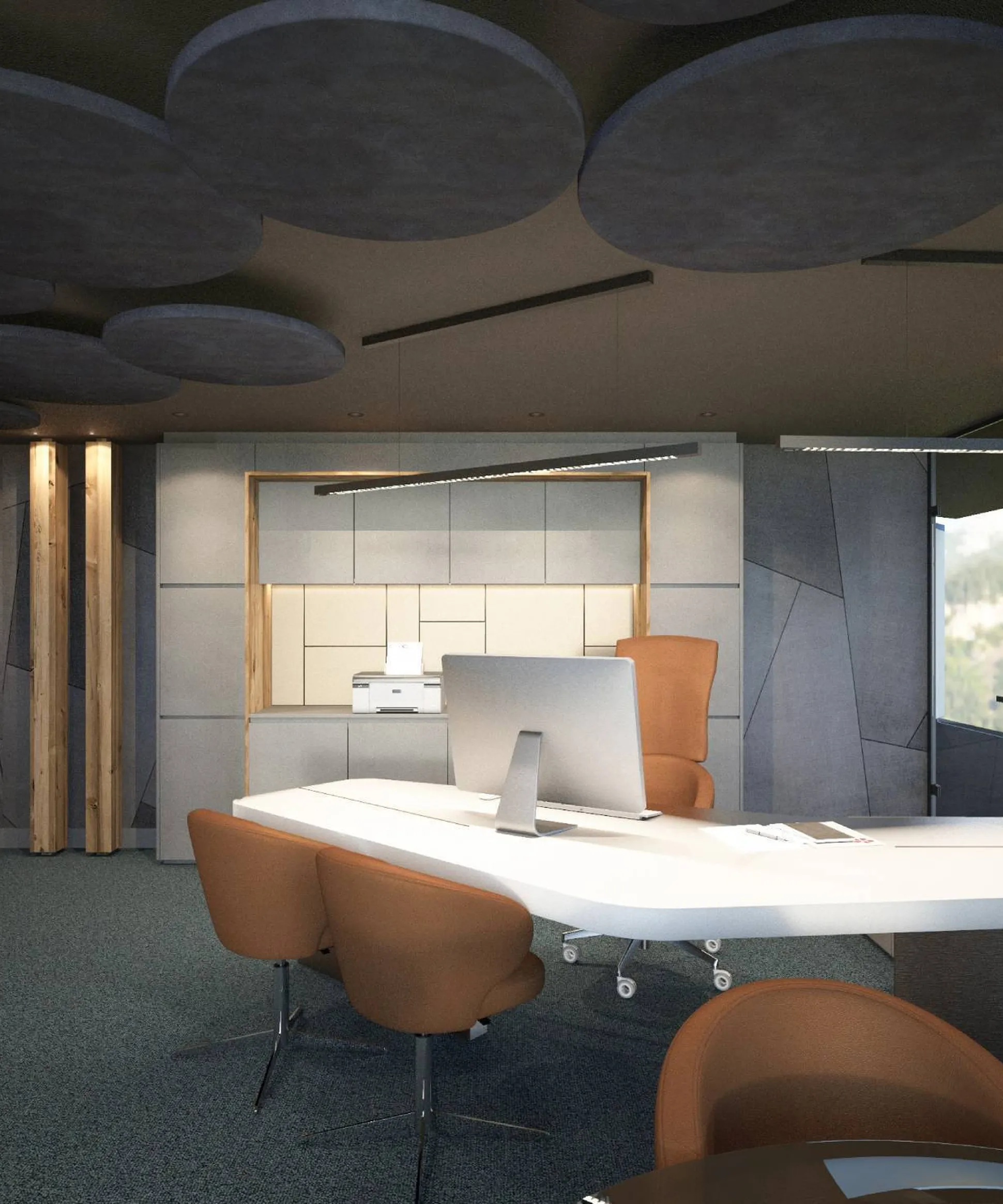 Ufficio Silenzia: scrivania bianca curva, computer, sedie arancioni, pannelli acustici circolari al soffitto, legno e finestre con vista montagna.