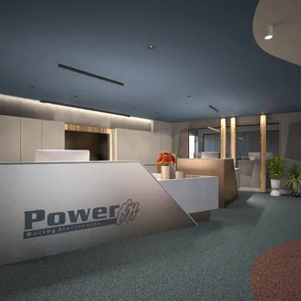 Reception con bancone grigio, logo Power Racing Electronics, soffitto blu, pavimento a tappeto, colonne in legno e piante in ambiente acustico.