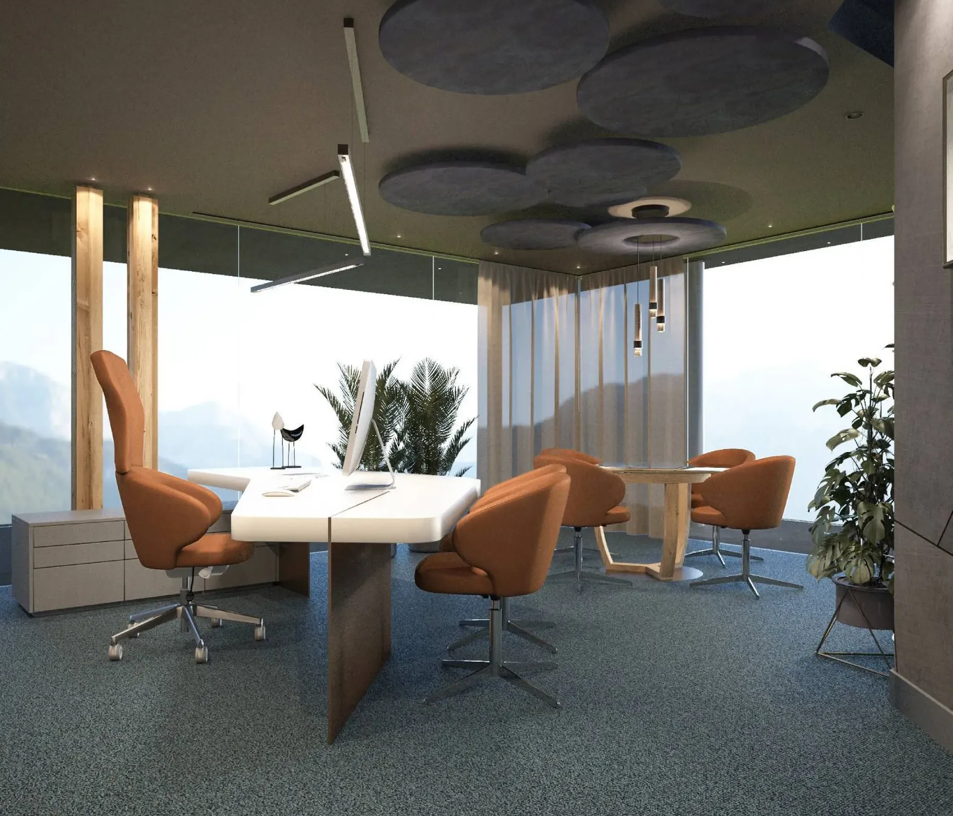 Ufficio moderno con grandi finestre e vista sulle montagne, soffitto con pannelli acustici circolari, tavolo bianco al centro e sedie arancioni, piante e moquette blu.